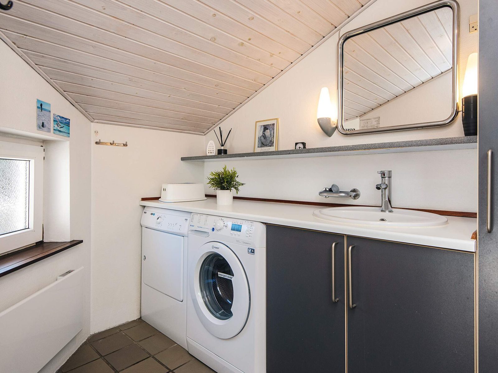 The second bathroom, with washing machine and dryer