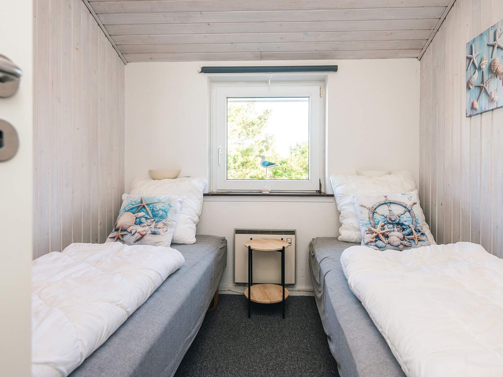 The second twin bedroom