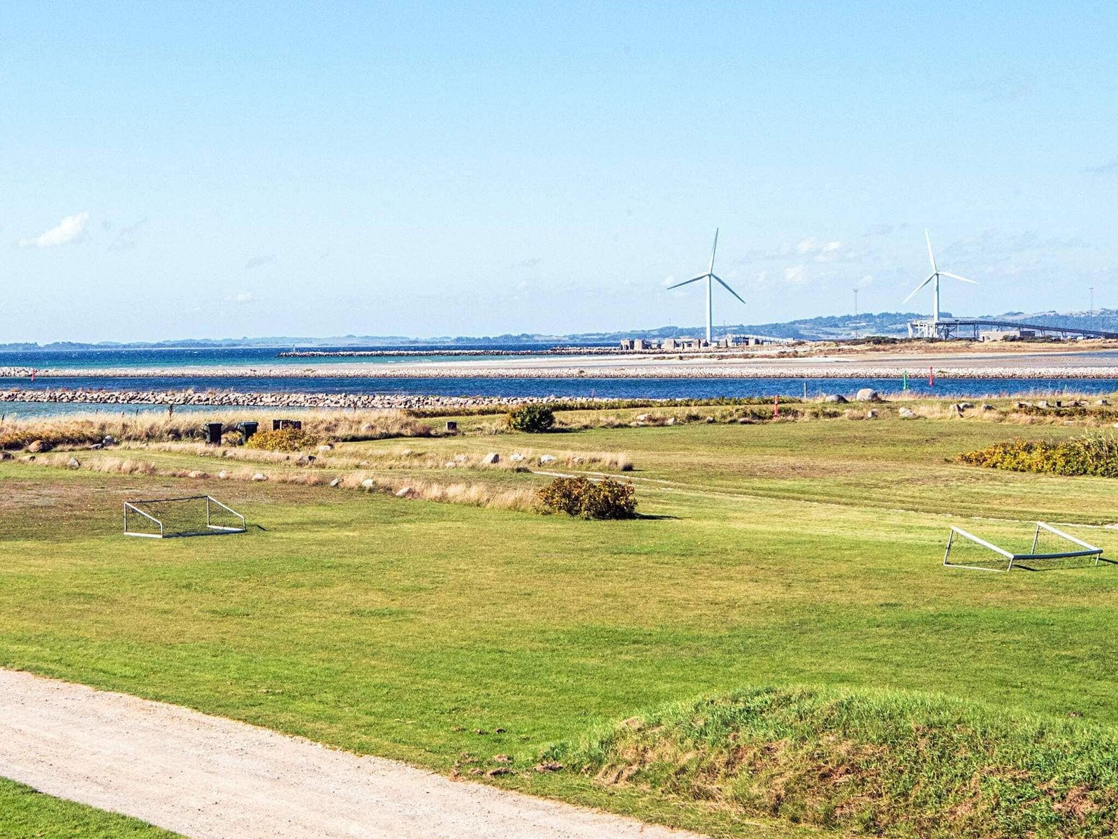 The Kattegat and the wind farm, seen from the plot
